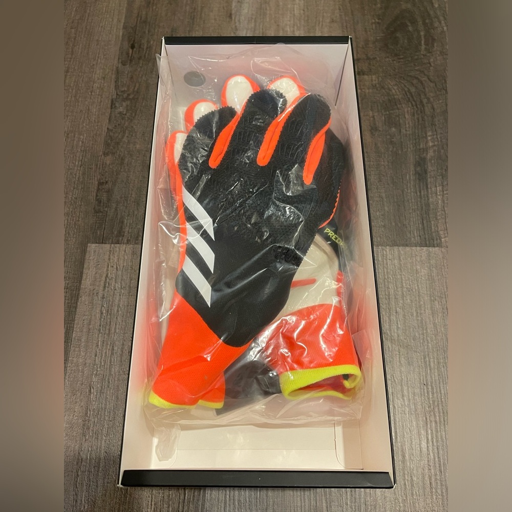 Adidas Predator GL Pro PC “Solar Energy”
- Size 9.5 Goalkeeper Gloves. - Picture 4 of 6